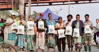 ঈদ আনন্দে ৬০০ পরিবারের পাশে গেমাররা